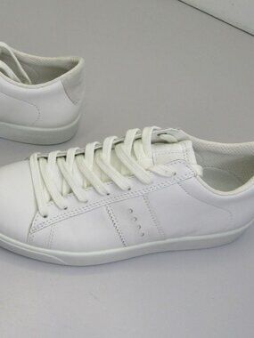 Ecco Womens Street Lite Sneakers Casual Low-Top Flat Round Toe White Size 8-8.5
